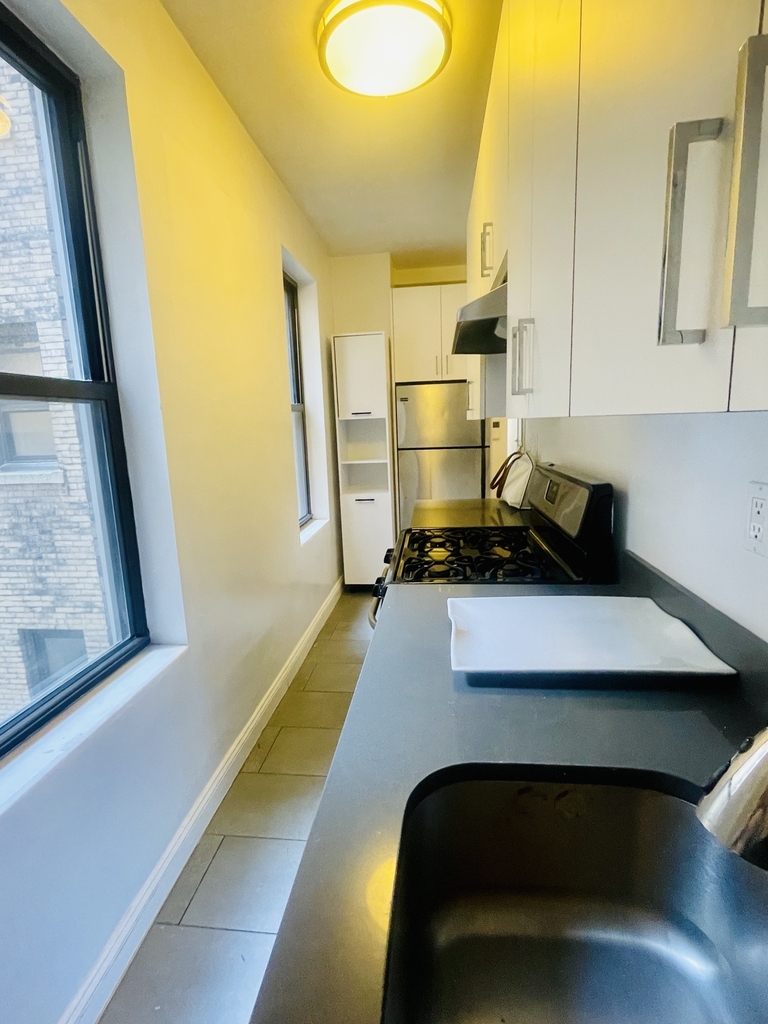 W 55th Street - Photo 11
