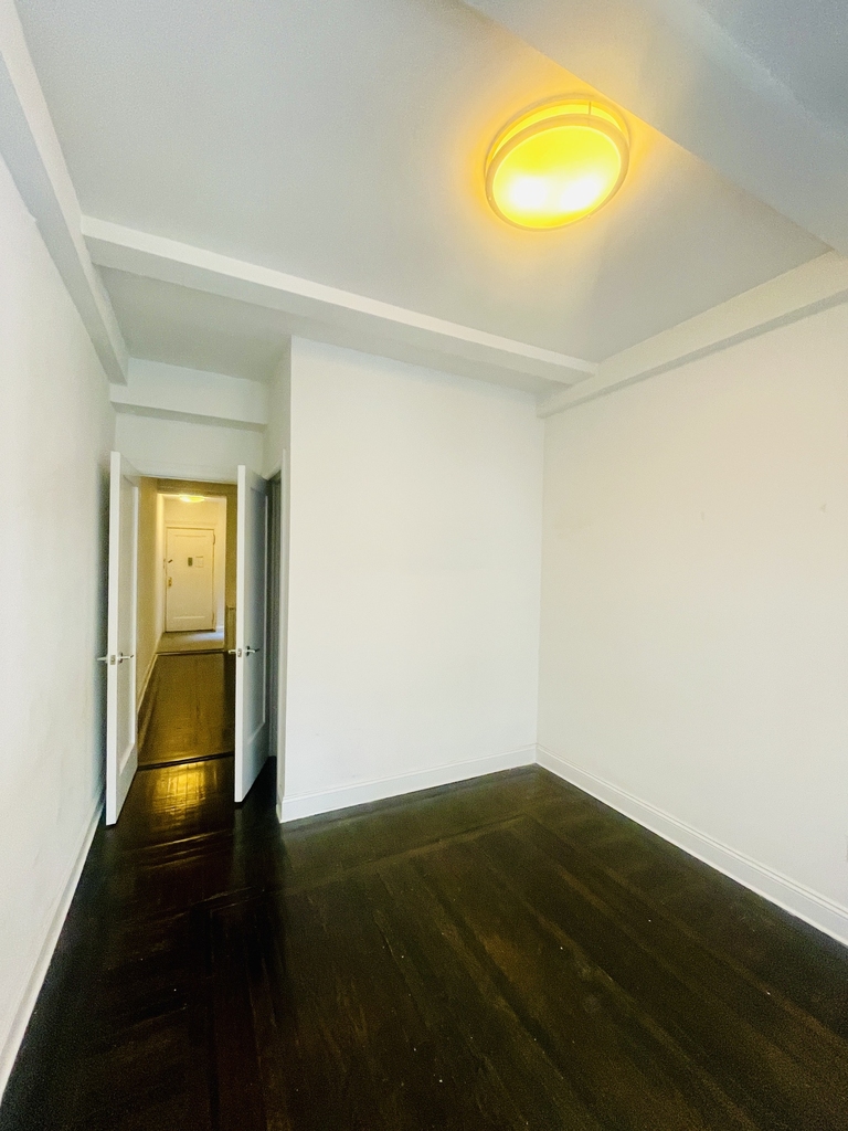 W 55th Street - Photo 5