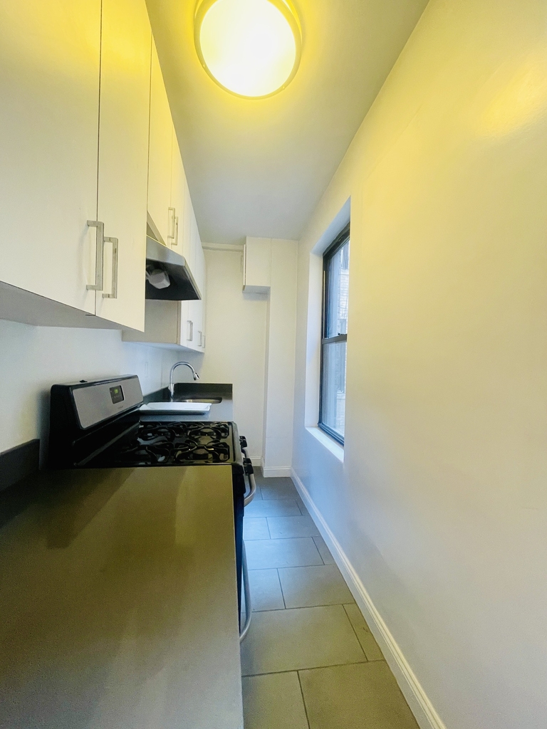 W 55th Street - Photo 9