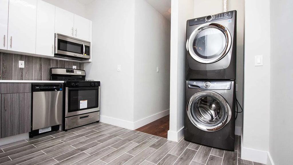640 Kosciuszko Street - Photo 3