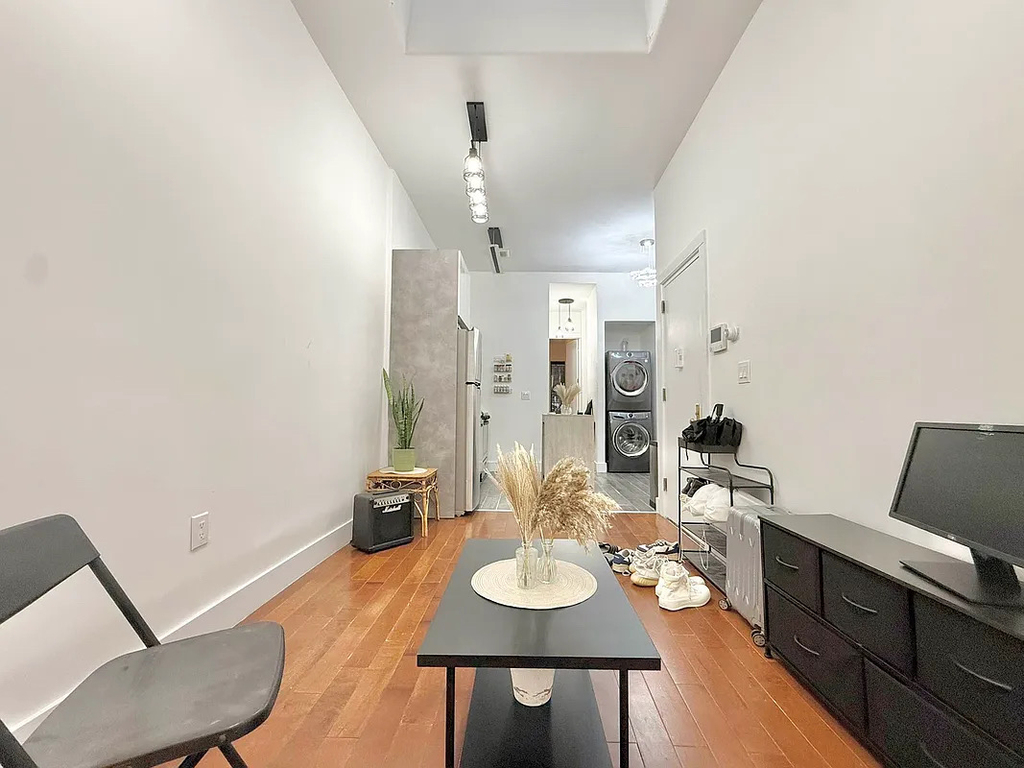 640 Kosciuszko Street - Photo 1