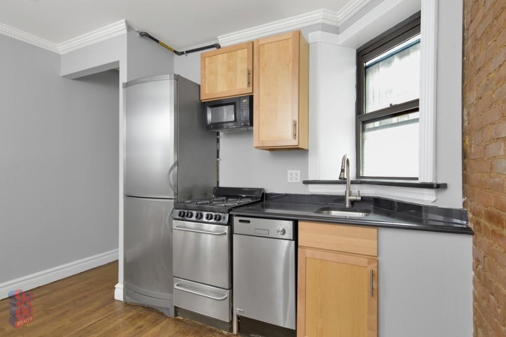 221 East 23rd Street, Unit 8 - Photo 3