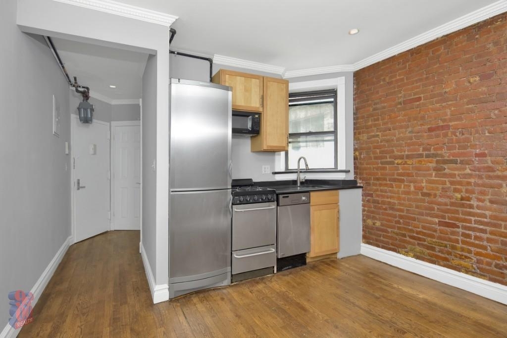221 East 23rd Street, Unit 8 - Photo 1