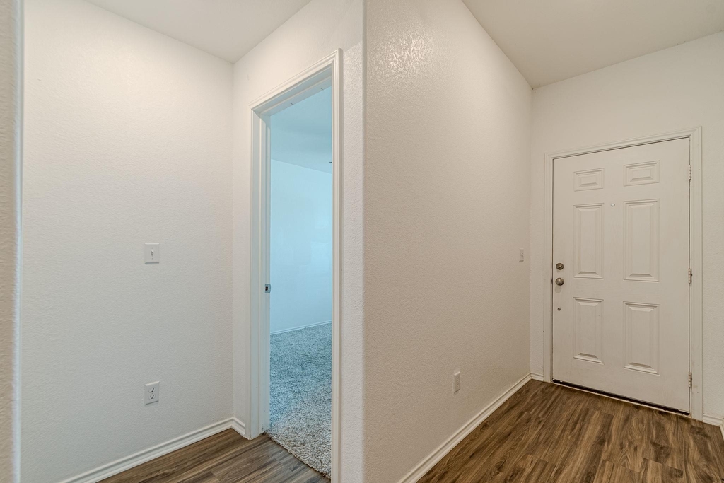 341 Escondido Cir - Photo 4
