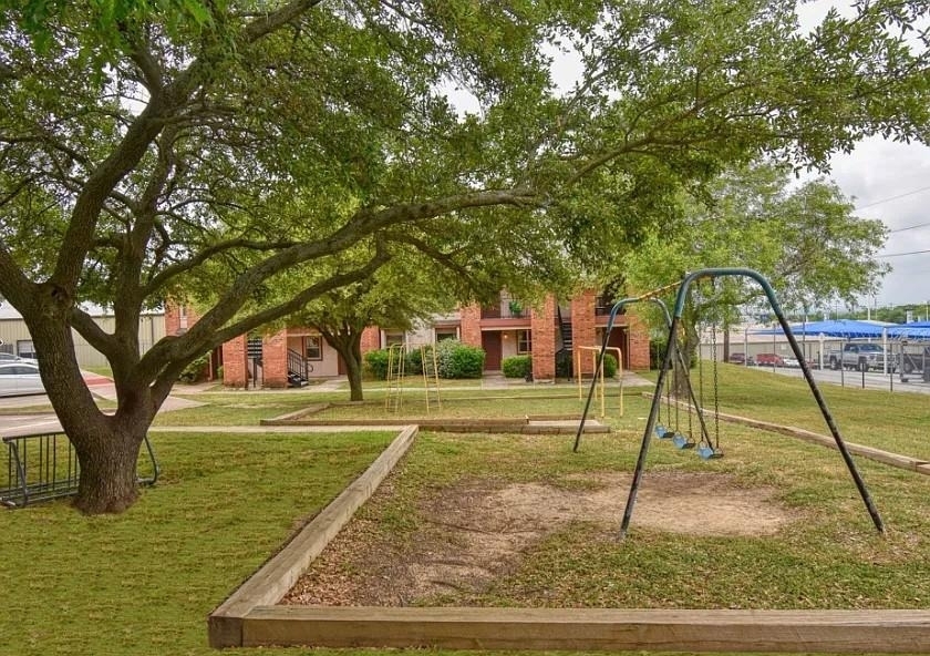 1906 S College Avenue - Photo 4