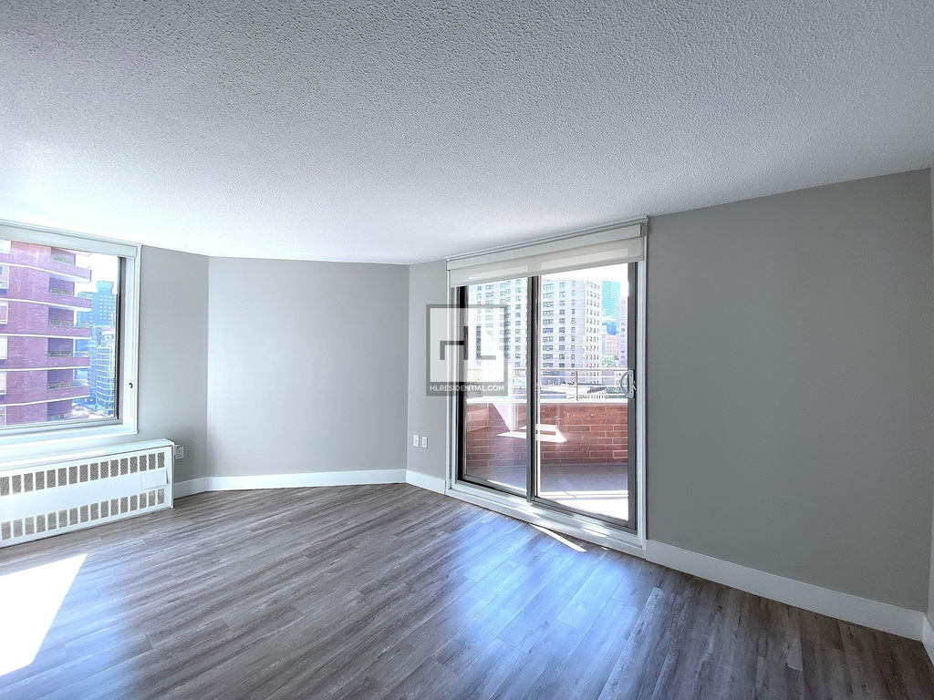 Second Avenue - Photo 0