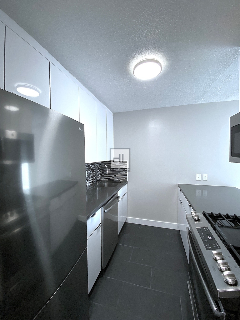 Second Avenue - Photo 1