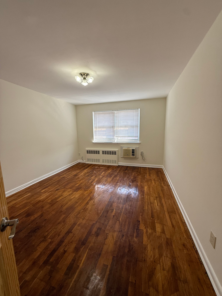 bay 32nd st - Photo 1