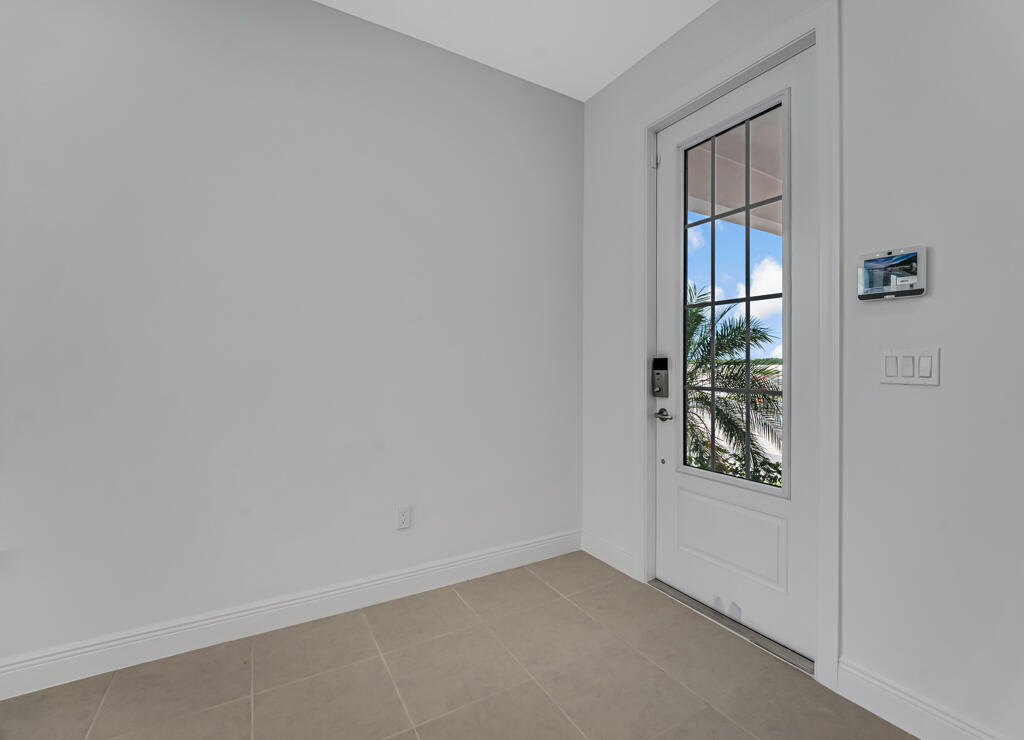 930 Sw Prairie Avenue - Photo 2