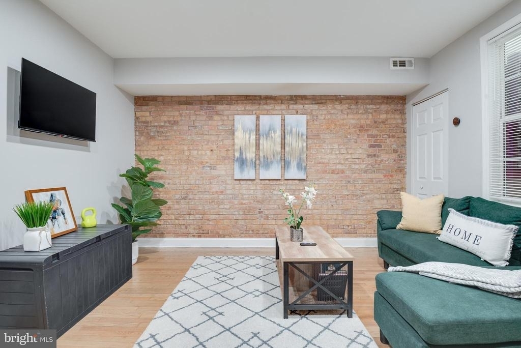 1255 Raum Street Ne - Photo 2