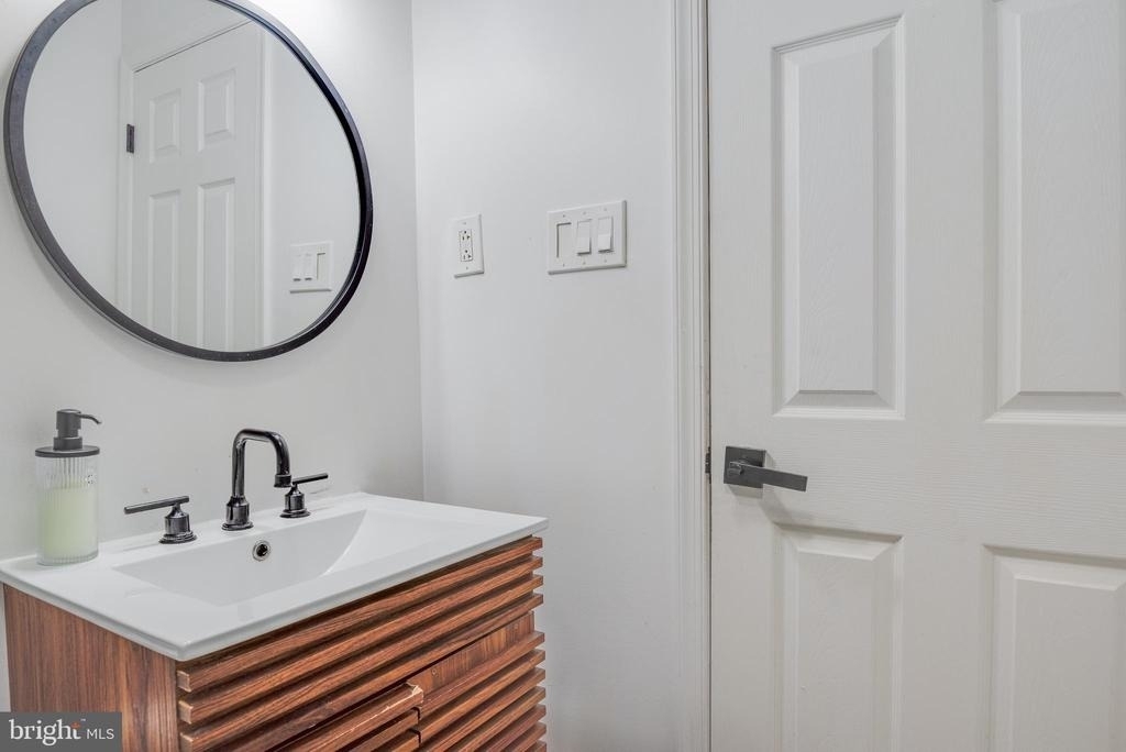 1255 Raum Street Ne - Photo 16