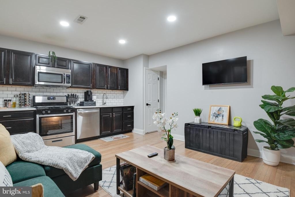 1255 Raum Street Ne - Photo 4
