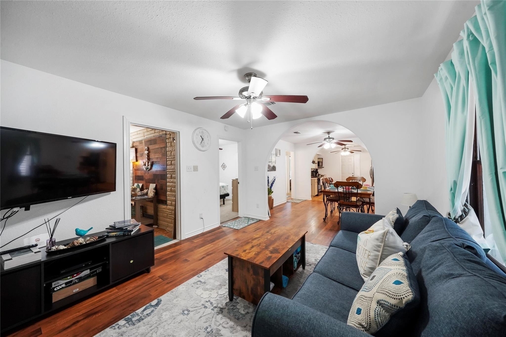 6120 Avenue Q 1/2 - Photo 3