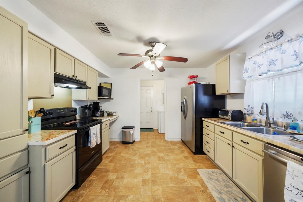 6120 Avenue Q 1/2 - Photo 9