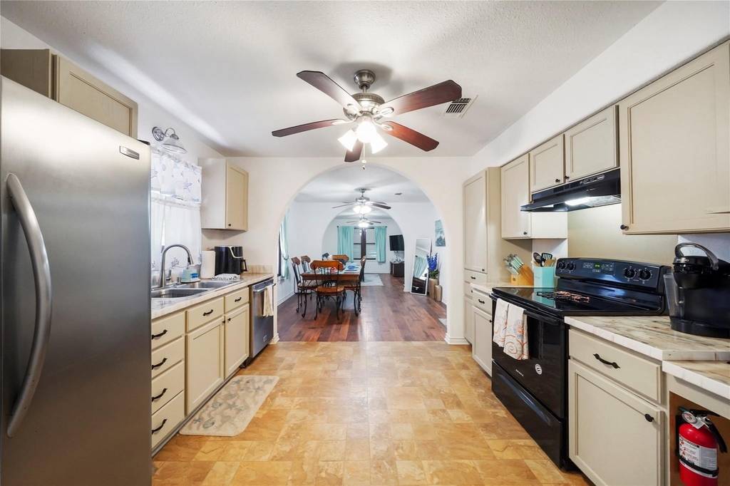 6120 Avenue Q 1/2 - Photo 8