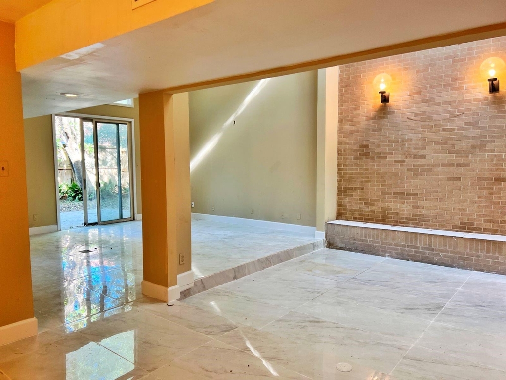 4560 Bellaire Boulevard - Photo 4