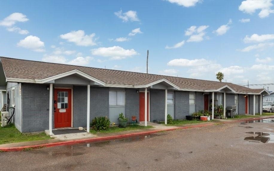 1010 Behmann St - Photo 0