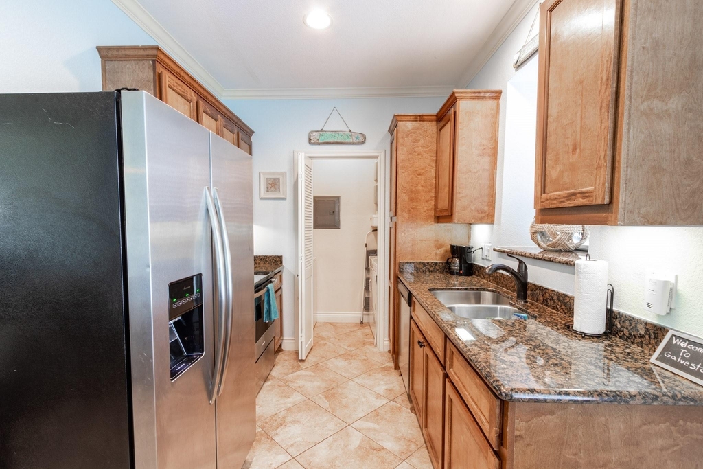 7000 Seawall Boulevard - Photo 12