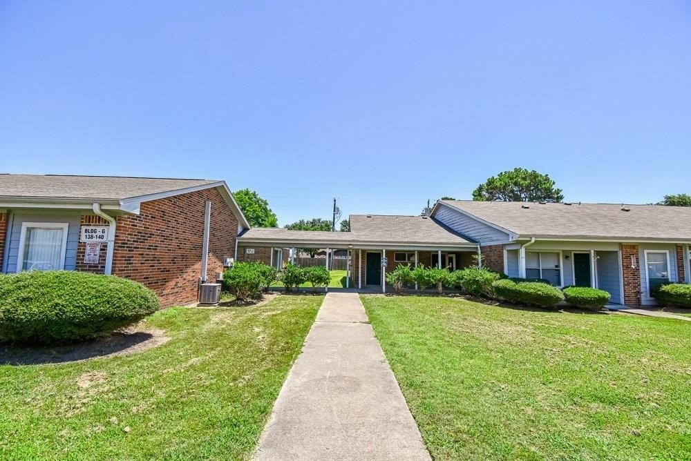576 Ellen Powell Dr - Photo 1