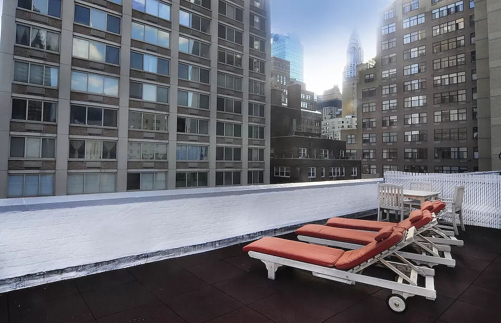 East 46th Street - Photo 7