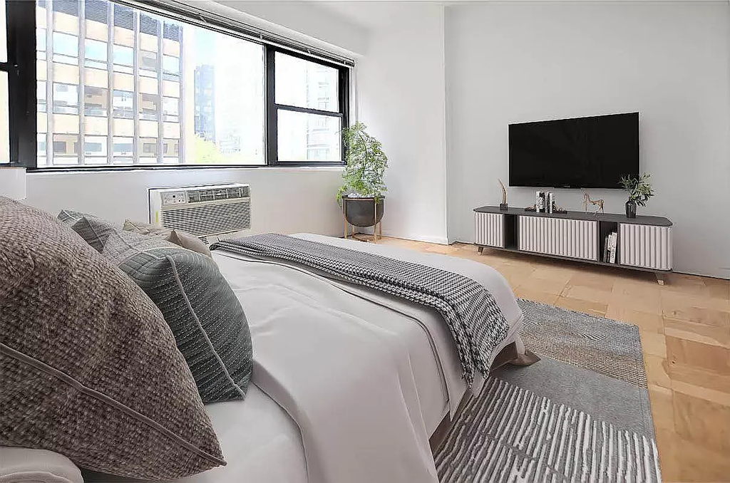 East 46th Street - Photo 3