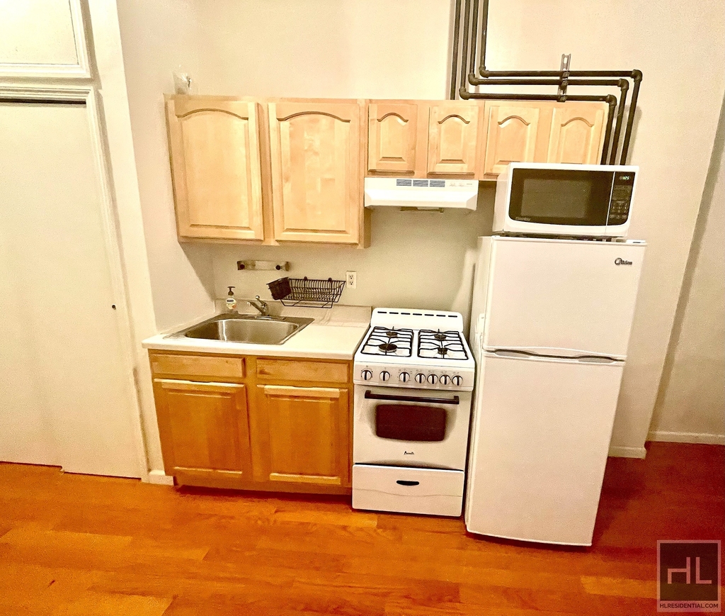 East 9th Street - Photo 2