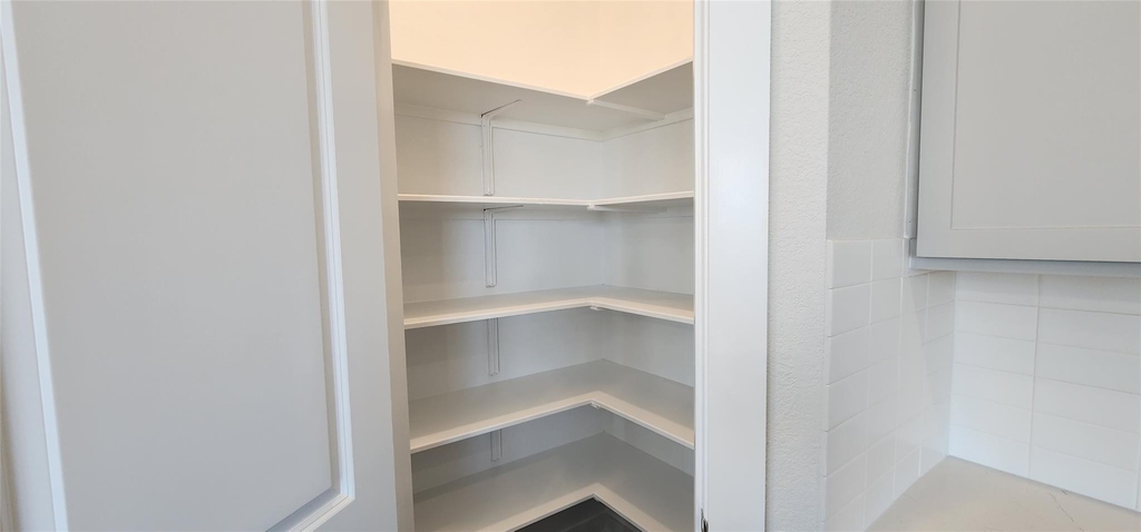 2240 Delano Dr - Photo 8