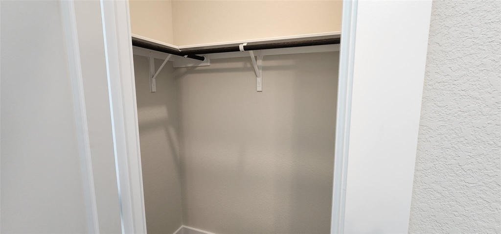 2240 Delano Dr - Photo 29