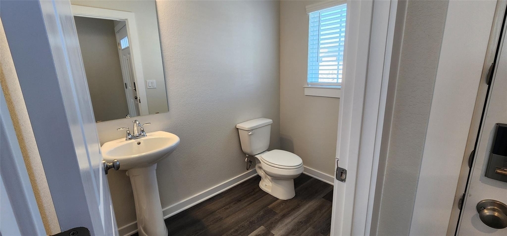 2240 Delano Dr - Photo 2
