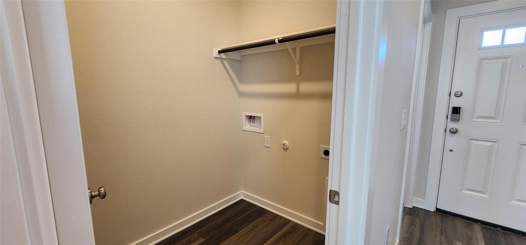 2240 Delano Dr - Photo 3