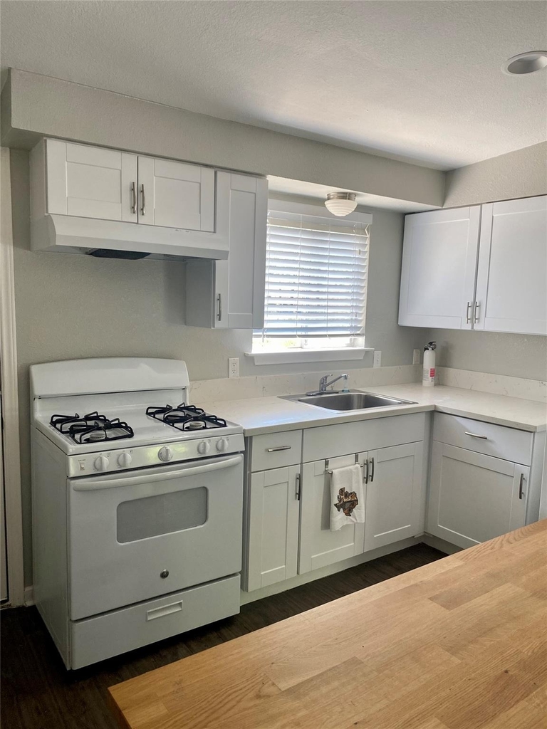 400 Swanee Dr - Photo 2