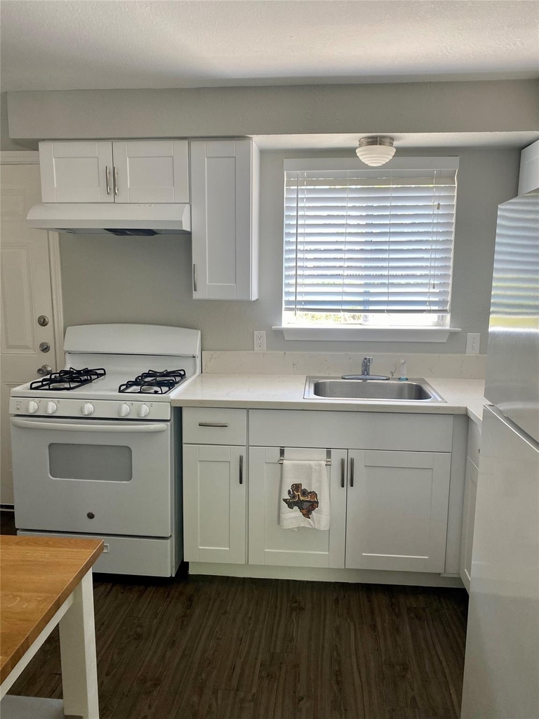 400 Swanee Dr - Photo 1