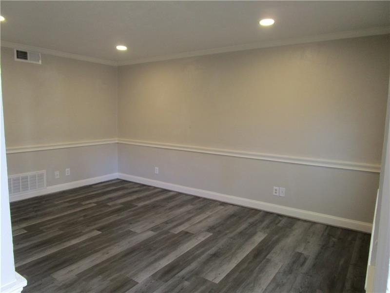 1235 Riverside Drive - Photo 4