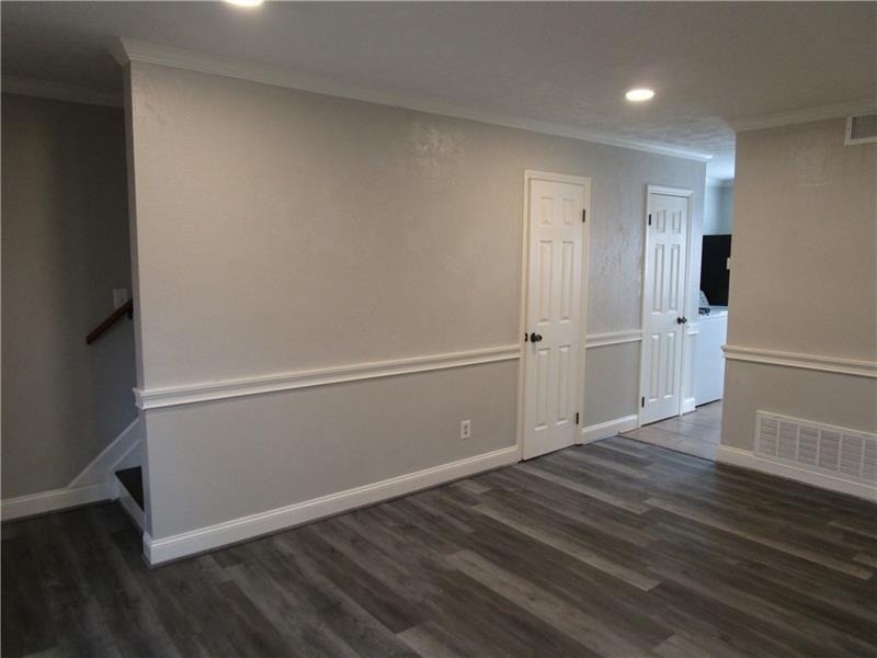 1235 Riverside Drive - Photo 3