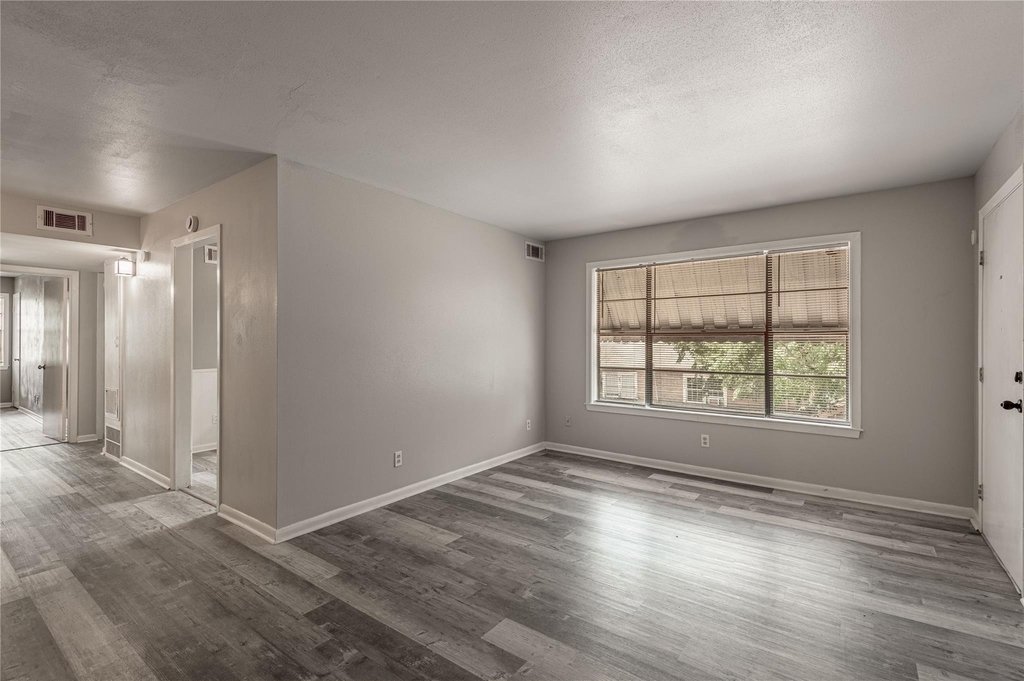 818 University Avenue - Photo 7
