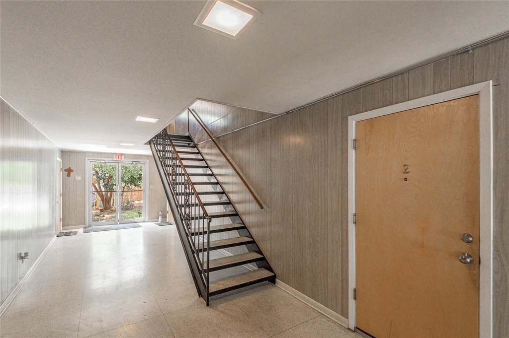 818 University Avenue - Photo 3