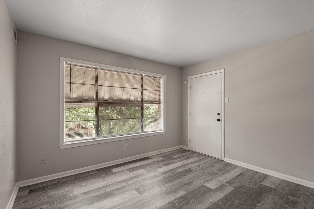 818 University Avenue - Photo 8