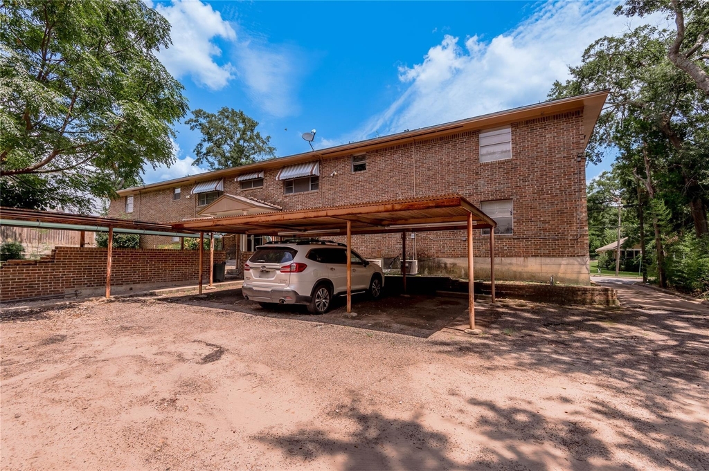 818 University Avenue - Photo 22