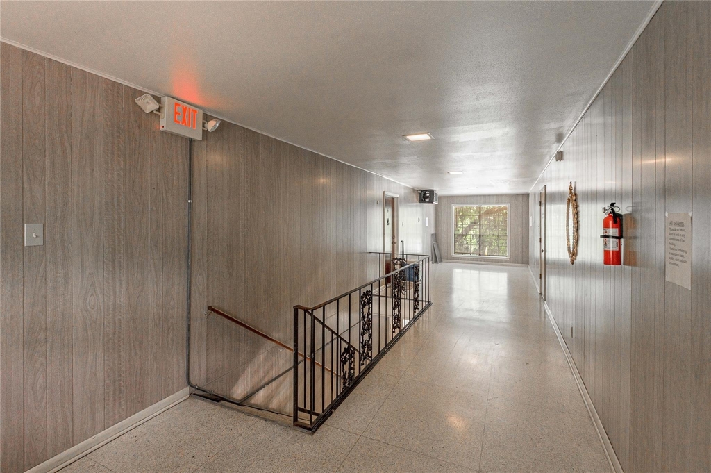 818 University Avenue - Photo 5