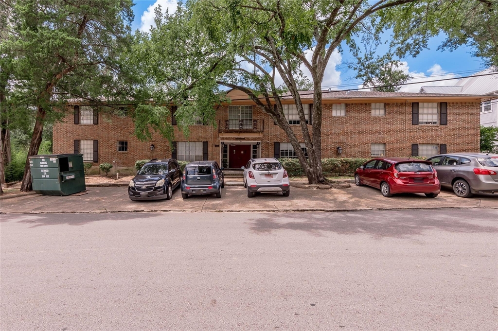 818 University Avenue - Photo 1