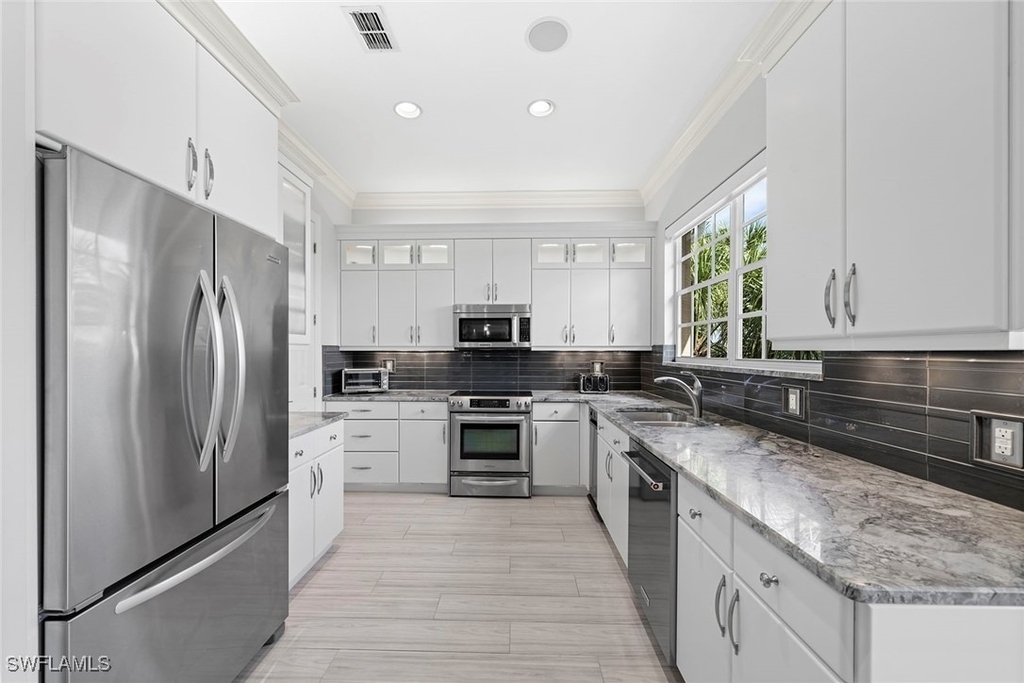26871 Wyndhurst Court - Photo 9