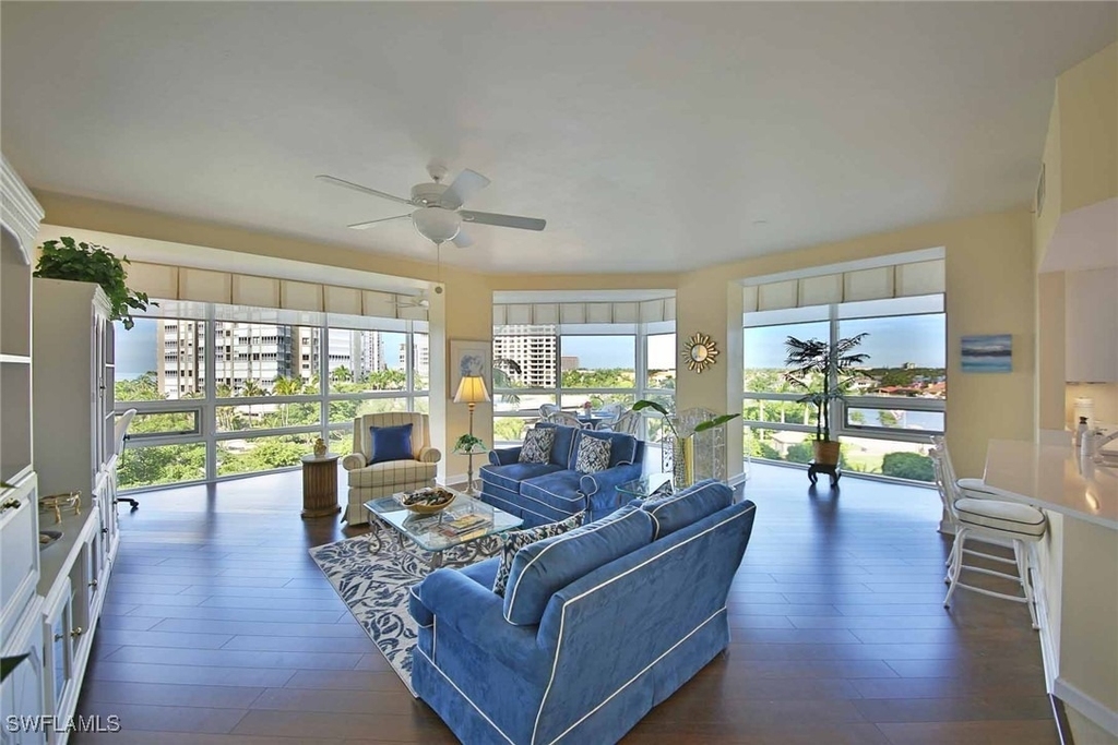4255 Gulf Shore Boulevard N - Photo 2