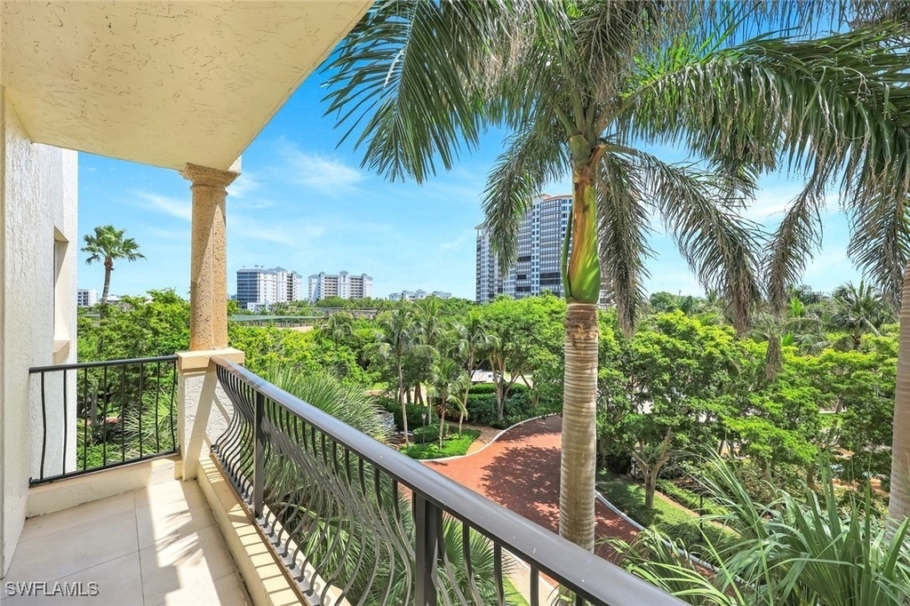 8720 Bay Colony Drive - Photo 21