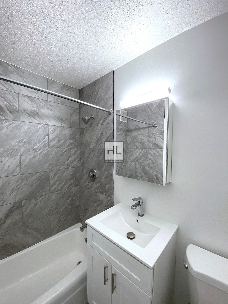 Second Avenue - Photo 2