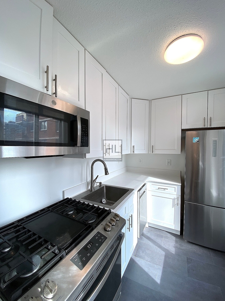 Second Avenue - Photo 1