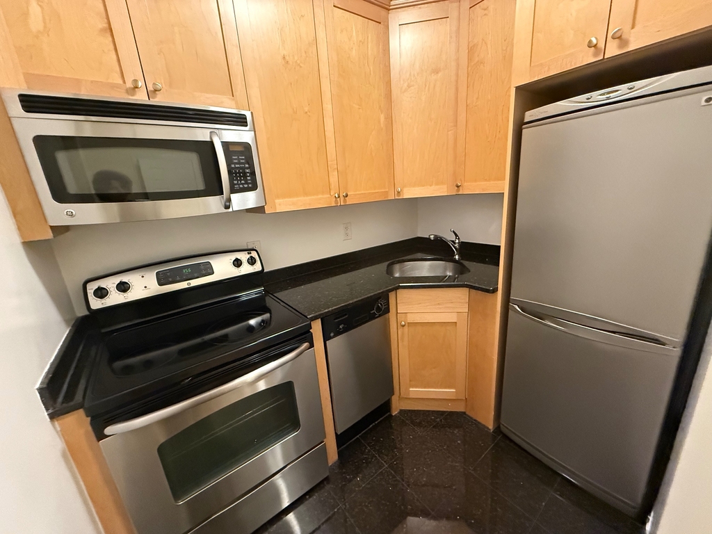 West 73rd Street - Photo 6