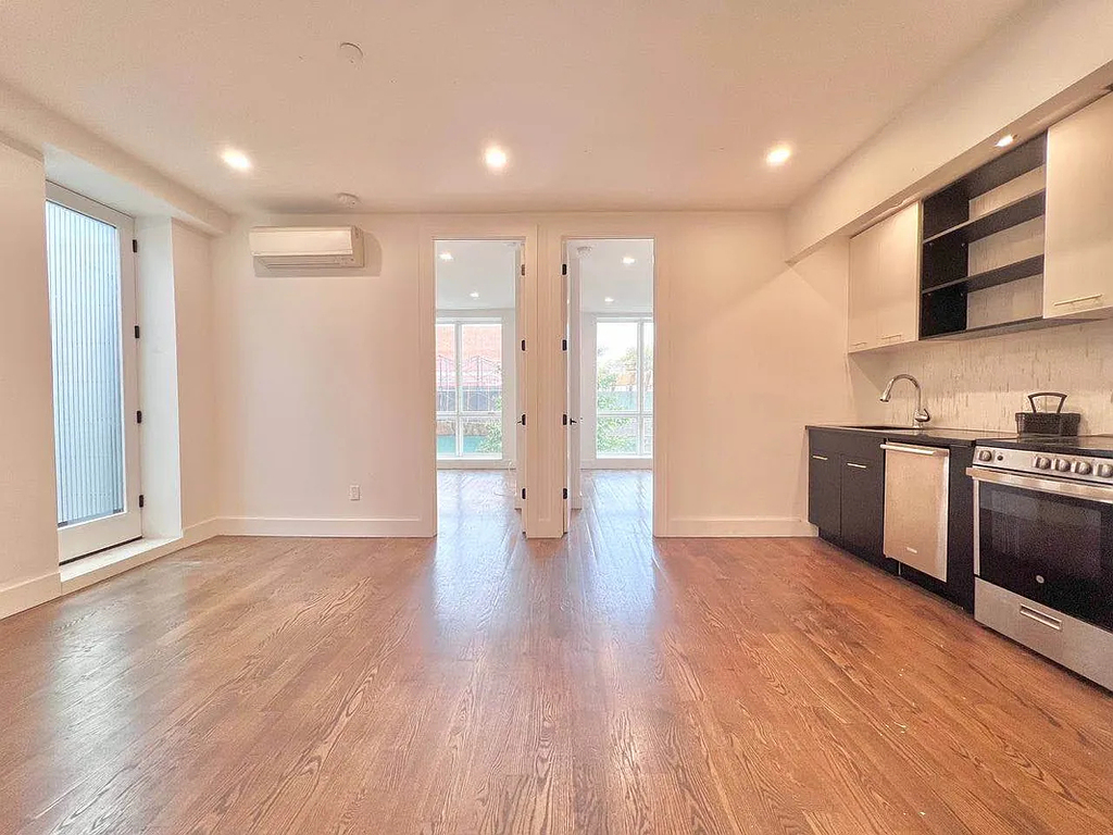 321 Woodbine Street - Photo 0