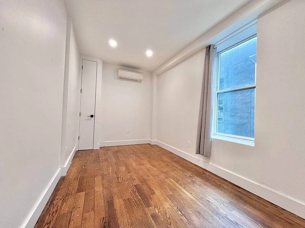 321 Woodbine Street - Photo 2