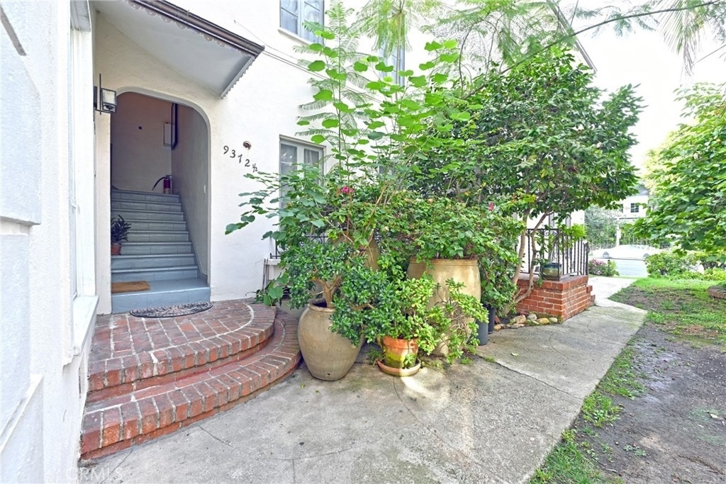 9372 W Olympic Boulevard - Photo 1