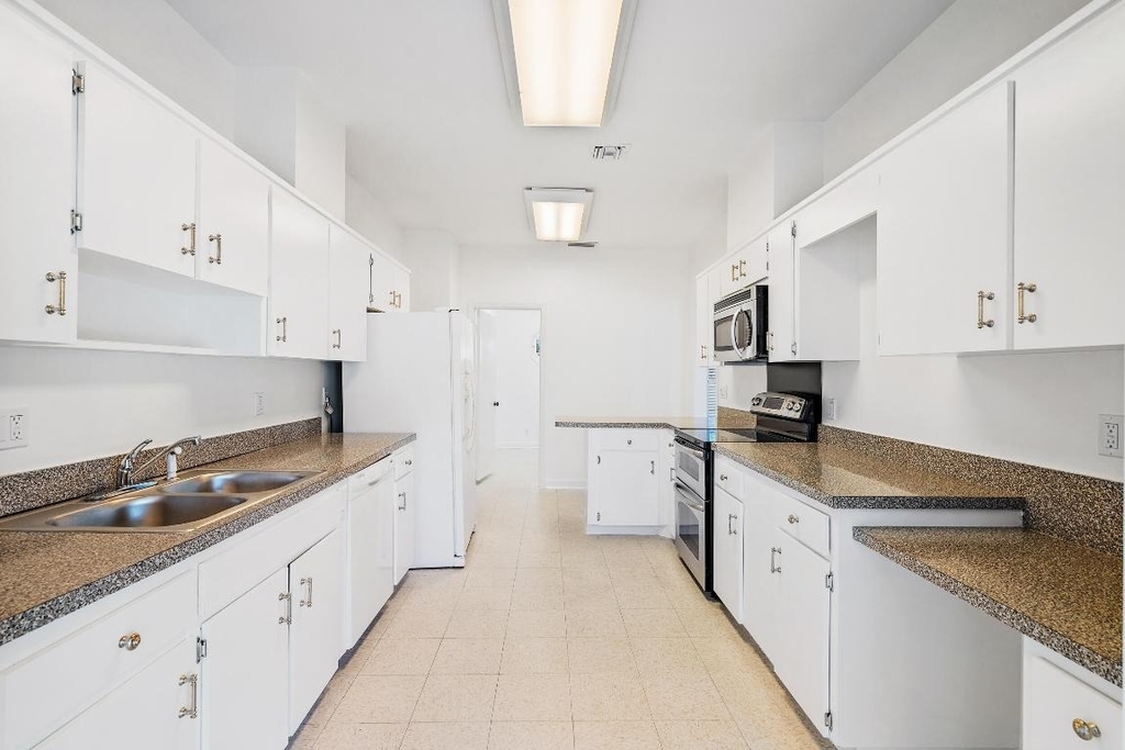 210 Russlyn Drive - Photo 6